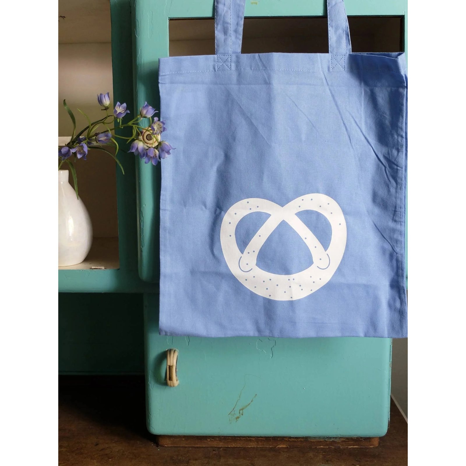 Wonder Of Today Stofftasche mit Brezenmotiv in himmelblau – handbedruckt